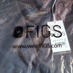 NWT quiet navy figs casma 3 pocket scrub top